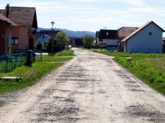Varelovac dobiva asfalt, ali ne i obližnje ulice