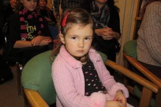 Tena je najmlađa najčitateljica: Slikovnice biram ja, a čitaju mi mama i tata prije spavanja