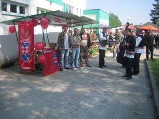 HDSSB postavio štand na pakračkoj tržnici