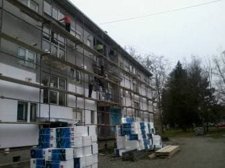 Krenula obnova fasade na stambenoj zgradi u Pleternici