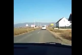 Vozio školski autobus 120 km/h: ¨Stisnuo sam gas jer je dječak imao napad astme¨ (VIDEO)