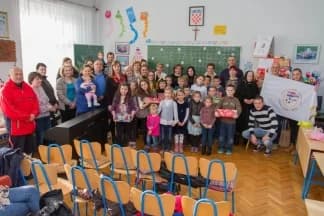 Udruga ¨Tomo Perić¨ darivala djecu istoimene područne škole
