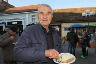 Požežanima podijeljeno 1.000 porcija girica: Fine su, za pet. Dobro bi bilo da je to malo češće