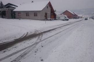 Kiša se ledi na tlu; za promet zatvorene dvije županijske ceste
