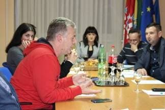 Malnar: ¨Prestanimo šiljiti zob. Da smo se zaje...., ne bismo dosad vratili toliki dug¨