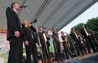Klapa Intrade nastupa za godišnjicu Bljeska
