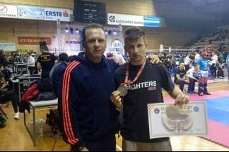 Kickboxer Tomislav Ivčetić osvojio srebrnu medalju u Karlovcu, sudjelovalo 159 klubova iz 21 države