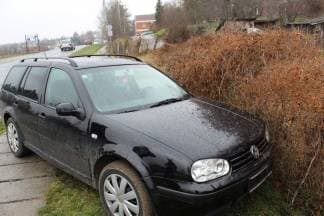 Izgubio kontrolu nad Volkswagenom uslijed kvara na kotaču i završio u živici