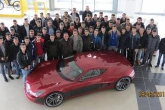 Učenici Tehničke škole na upoznavanju rada elektro-automobila ¨Concept One¨
