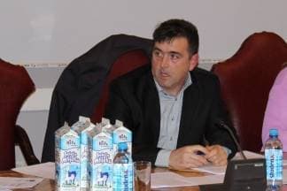 Sjednica u znaku mlijeka: ¨Natočit ću svakome čašu mlijeka, dok ga još imamo¨