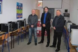 Donirala Općina: Jakšićki učenici informatiku će učiti na 15 novih računala