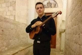 Mladi tamburaš: Tambura je instrument koji uvijek nosi veselje sa sobom