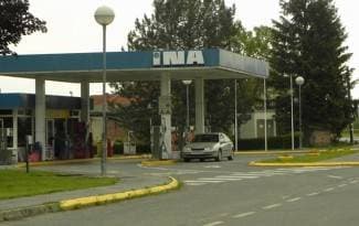 Traže autoplin u D. Čagliću: Prelaze 100 km da bi napunili aute!
