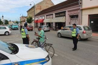 Policija kontrolirala vozače bicikala, mopeda i motocikala