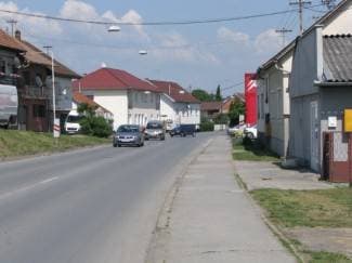 Kamionom sletio s ceste, udario u automobil i pobjegao