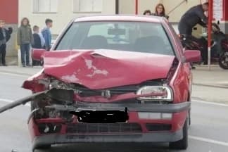 22-godišnjakinja teško ozlijeđena nakon udara automobilom u metalni stup