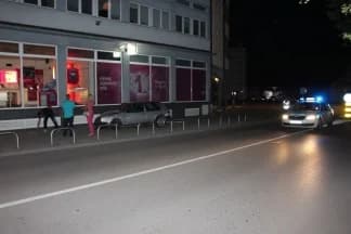 Zbog neprilagođene brzine autom lupio u T-com zgradu u Požegi