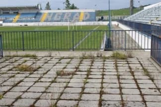 ¨Prodaje se stadion, malo korišten, solidno održavan!¨