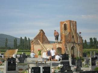 Srušili kapelicu da bi podigli križ i spomen obilježje