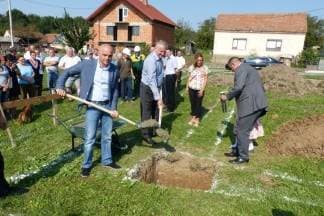Polaganje kamena temeljca za izgradnju društvenog doma u Radovancima