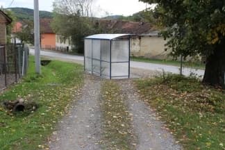 Grad na putu izgradio autobusno stajalište
