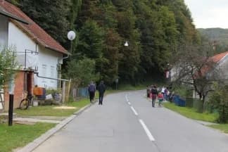 Dovodi li Neferović djecu u opasnost?