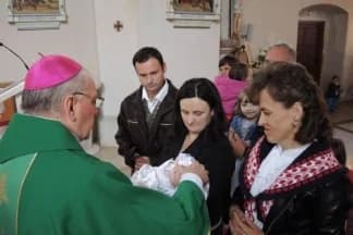 Biskup Škvorčević krstio peto dijete obitelji Filipović