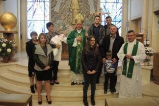 Biskup Škvorčević u Davoru krstio šesto dijete obitelji Štivin