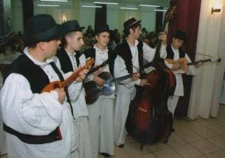 Zarade na svirkama pa ne traže roditelje novac za izlaske