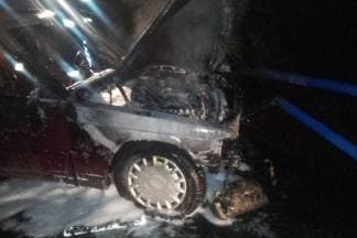 Automobil izgorio nakon udara u most