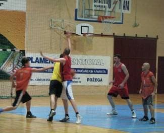 Prvo finale: U teškoj utakmici Mleko svladalo Penzionere