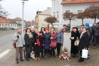 Udruga pisaca i slikara Požeško - slavonske županije ¨Matko Peić¨ položili vijenac kod biste Matka Peića