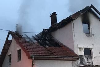 Izgorjelo krovište obiteljske kuće