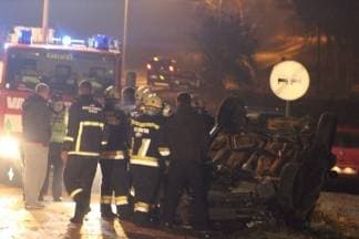 30-godišnjak automobilom lupio u rasvjetni stup i završio na krovu, hitna ga prevezla u OŽB Požega