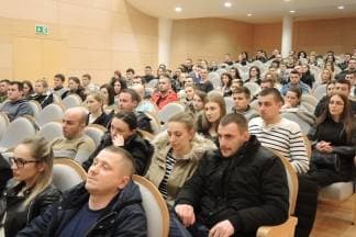 Susret biskupa Škvorčevića sa zaručnicima u Požegi