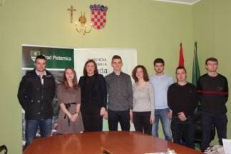 Gradonačelnica Jozić potpisala ugovor sa stipendistima Grada Pleternice