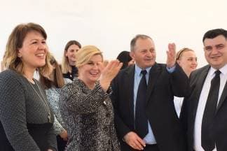 Predsjednica Kitarović posjetila mališane u jakšićkom dječjem vrtiću