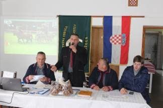 Stari / novi predsjednik Konjogojstvene udruge ¨Vallis Aurea¨ je Damir Pavković