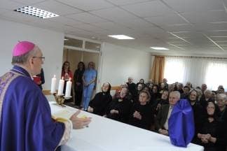 Biskup Škvorčević pohodio Dom umirovljenika u Velikoj