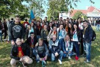 Mladi iz župe sv. Mihaela Arkanđela iz Stražemana u Vukovaru na Susretu katoličke mladeži