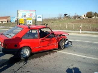 Udarili u stupove i pokušali pobjeći s mjesta nesreće