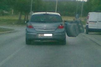 Požežani na moru: Držali madrac uz auto umjesto da ga ispušu