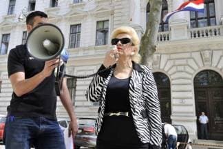 Jesu li potrebniji borbenih zrakoplovi ili kanaderi i helikopteri za hitnu medicinsku skrb !?