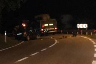Automobilom se zabio u traktorsku prikolicu