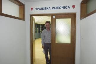 Načelnik Boban proveo nas je kroz nove općinske prostorije- pogledajte fotke!
