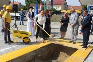 Položen kamen temeljac za trg i muzej u Pleternici