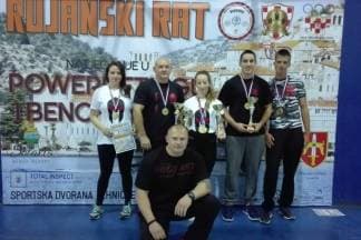 S natjecanja u powerliftingu Požežani donijeli osam zlatnih medalja