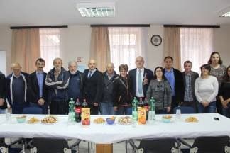Mladež Temeljnog ogranka Centar HDZ-a darovala hladnjak Udruzi gluhih i nagluhih osoba grada Požege