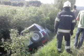 Izgubio kontrolu nad terencem pa sletio s ceste, zabio se u ogradu i završio u jarku, 12 ozlijeđenih