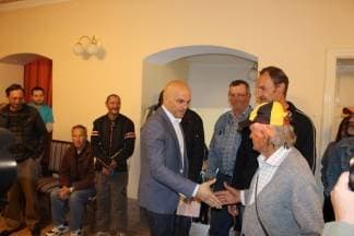 Gradonačelnik Puljašić potrebitima podijelio naknade za ogrjev